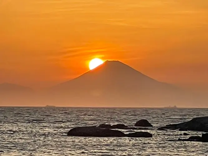 5月4日の夕日と富士山です。