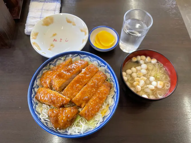会津名物、ソースカツ丼も美味しい。