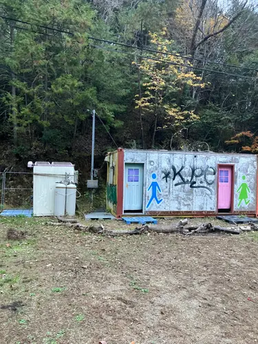 トイレとシャワー室